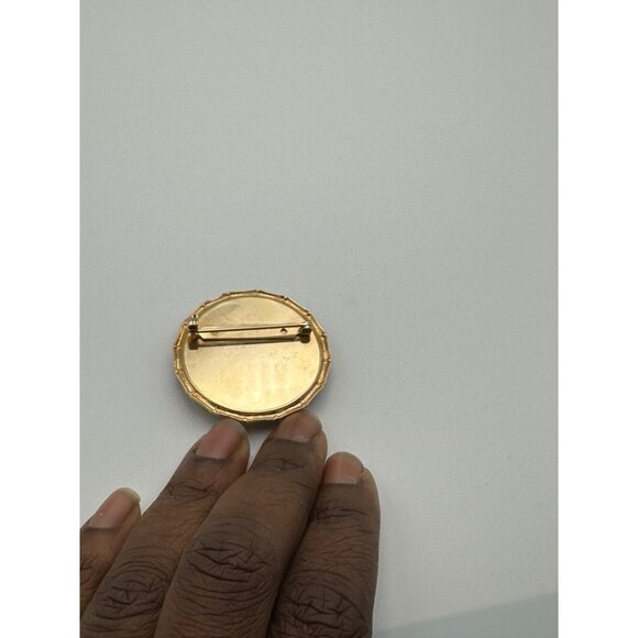 Vintage Round Floral Brooch With Hand-Painted Roses Gold-Tone Frame C Clasp Red - Picture 4 of 5